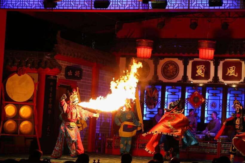 Chengdu: Sichuan Opera Show ShufengYayun & Covered Bowl Tea - Covered bowl tea, the Chengdu welcome