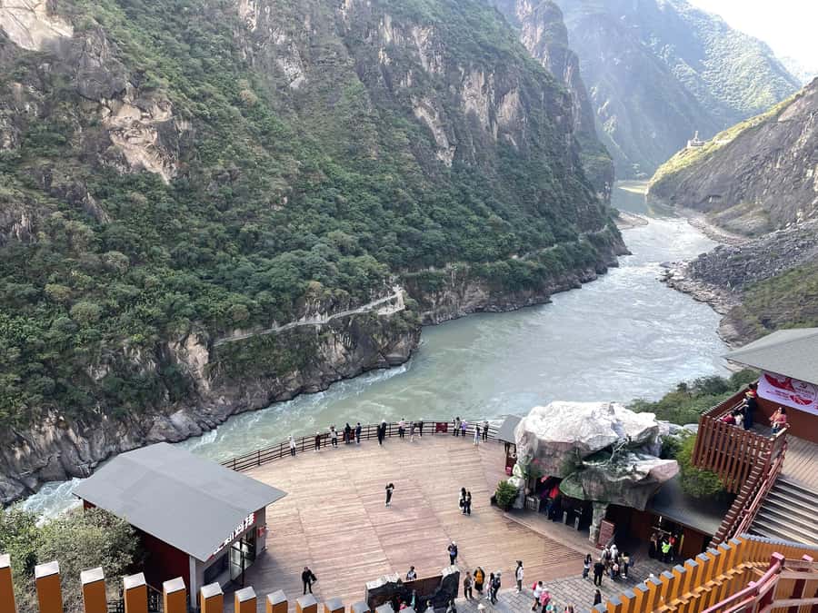 China Shangri-La Tiger Leaping Gorge : A Canyon Adventure - How the $104 price works