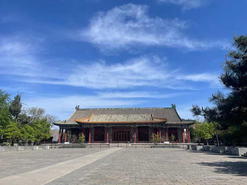 Chinese Kungfu class in old temple beside Forbidden Ci - The temple and hutong atmosphere