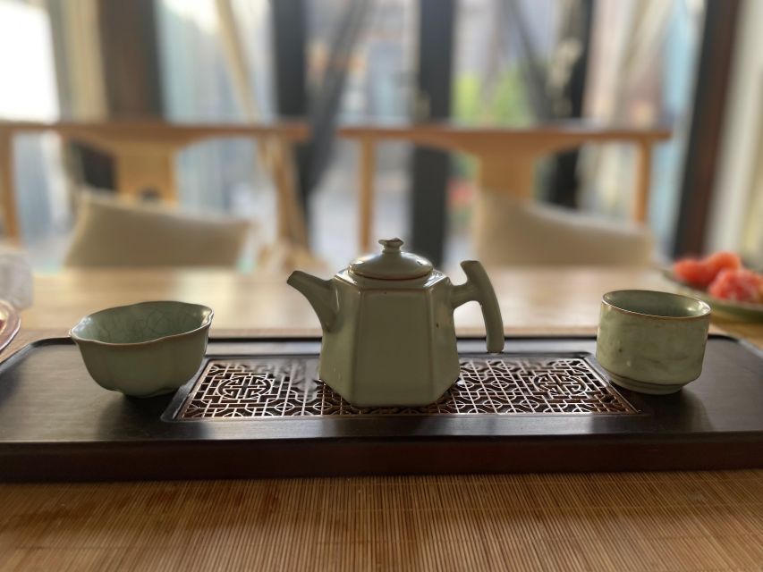 Chinese Tea ceremony in Beijing Hutong courtyard - What happens during the one-hour ceremony