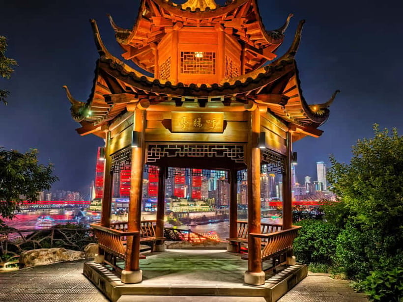 Chongqing: Magic Night View and Secret Viewing Spots Tour - Chongqing Grand Theatre, 40 minutes of skyline drama