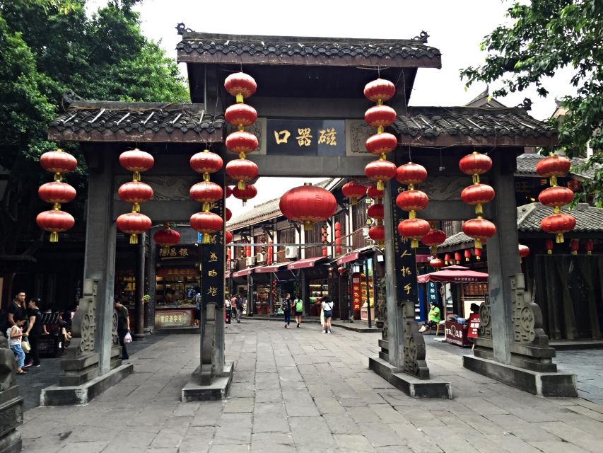 Chongqing: One-Day Extravaganza: Hit All the Must-See Spots! - Lunch and Chongqing flavors
