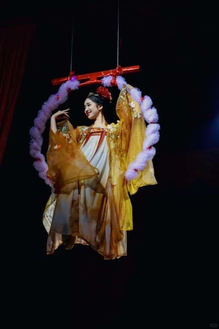 Chongqing: Qingyu Banquet Experience with Show and Dinner - Why the stage show earns its place