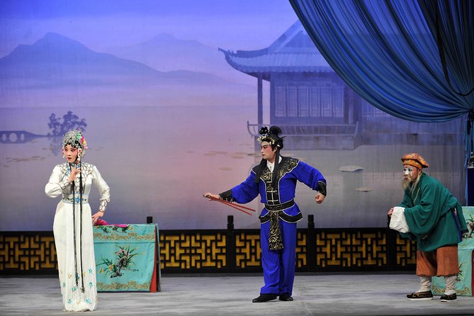 Classsic sichuan Opera at sichuan Provincial Theater - The theater experience and production style