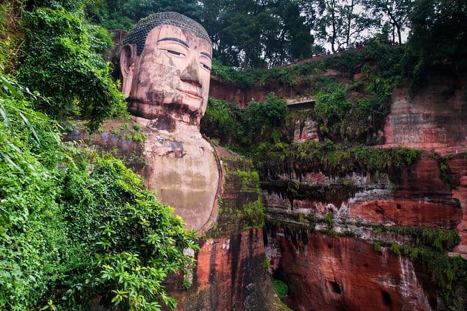 Day tour Chengdu Panda Base Leshan Giant Buddha with local Lunch - A local lunch between major sights