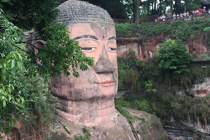 Day Tour: Chengdu Panda Breeding Base and Leshan Giant Buddha - Choosing the Leshan walking route