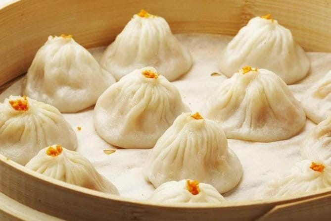 Din Tai Fung Dinner and VIP Class River Cruise Experience in Shanghai - Seeing Shanghai from VIP Class on the Huangpu