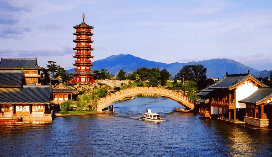 Discover Guilin's Gems:Guangzhou-Bullet Train Highlight Tour - The Two Rivers and Four Lakes cruise slows the pace