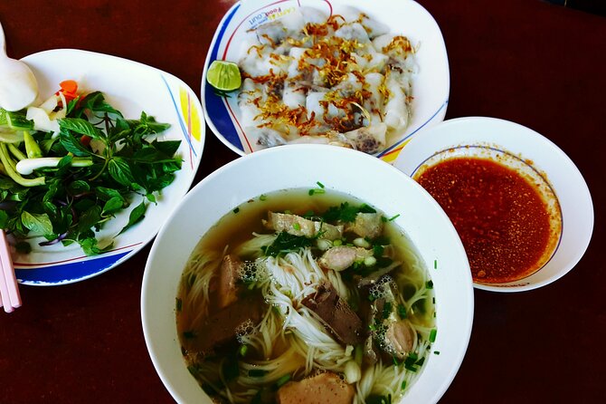 Discovery more Guangzhou evening foodie tour with locals - The guide makes the difference
