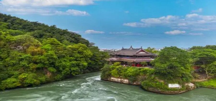 Dujiangyan panda base and irrigation system park day tour - Zhongshuge bookstore and the Hogwarts-style photo stop