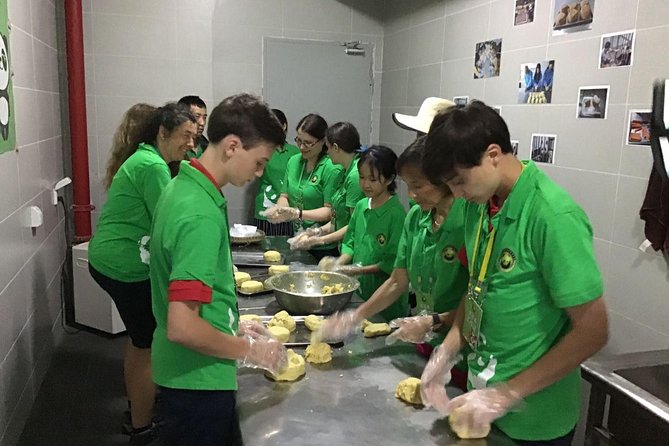 Dujiangyan Panda Volunteering Experience with Lunch - Getting Ready for the Panda Volunteer Session