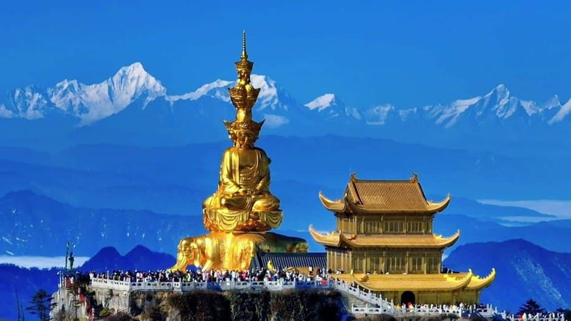 From Chengdu: Mount Emei Day Trip with Golden Summit Visit - Riding the sightseeing bus to Leidongping