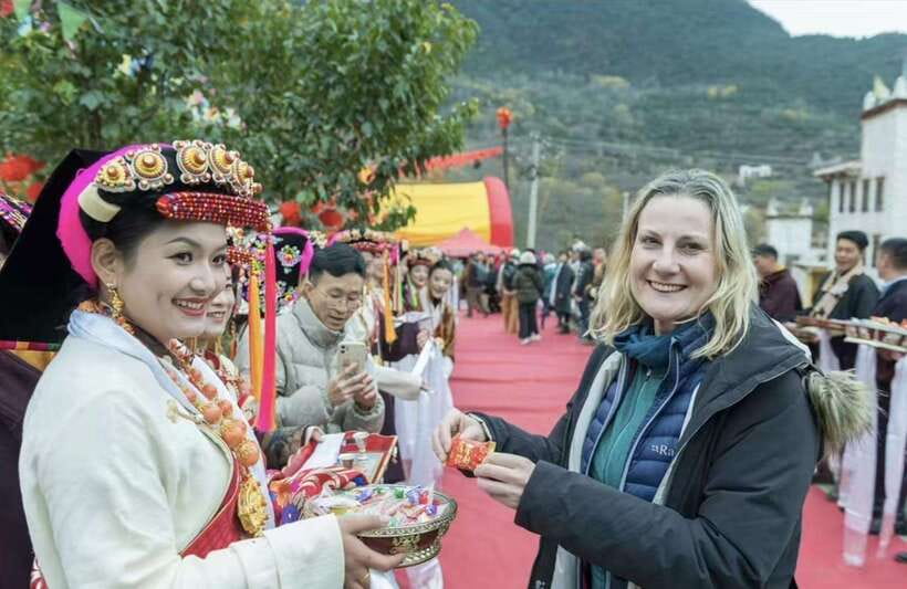 From Chengdu: Tibetan Village Live as a Tibetan Day Tour - Traditional clothing and photographs