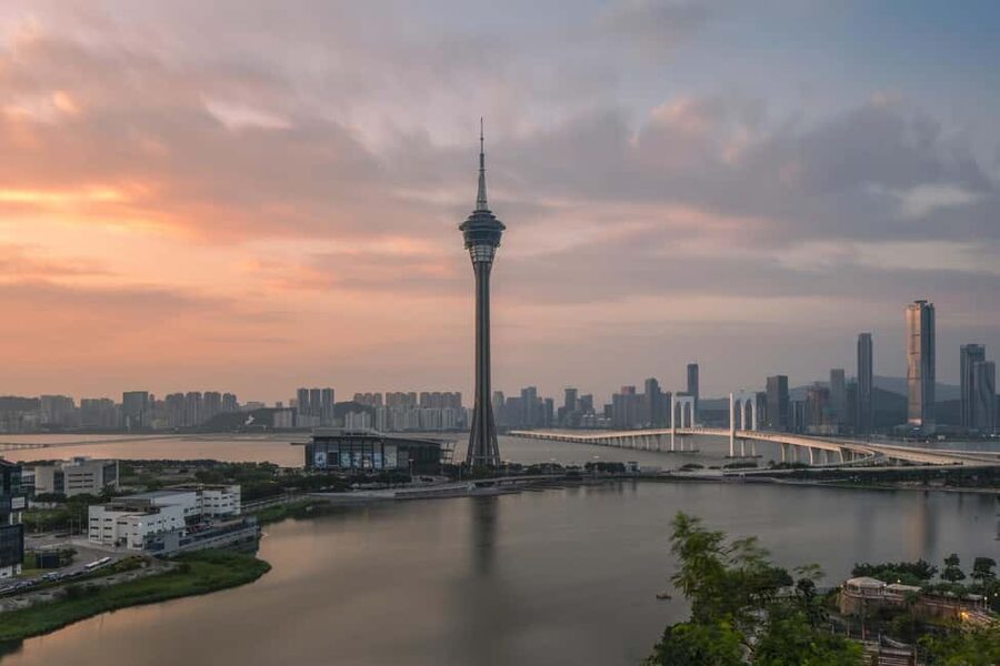 From Hong Kong: Macau Day Tour with R/T Ferry, Lunch, Pickup - Na Tcha Temple and a surviving city wall