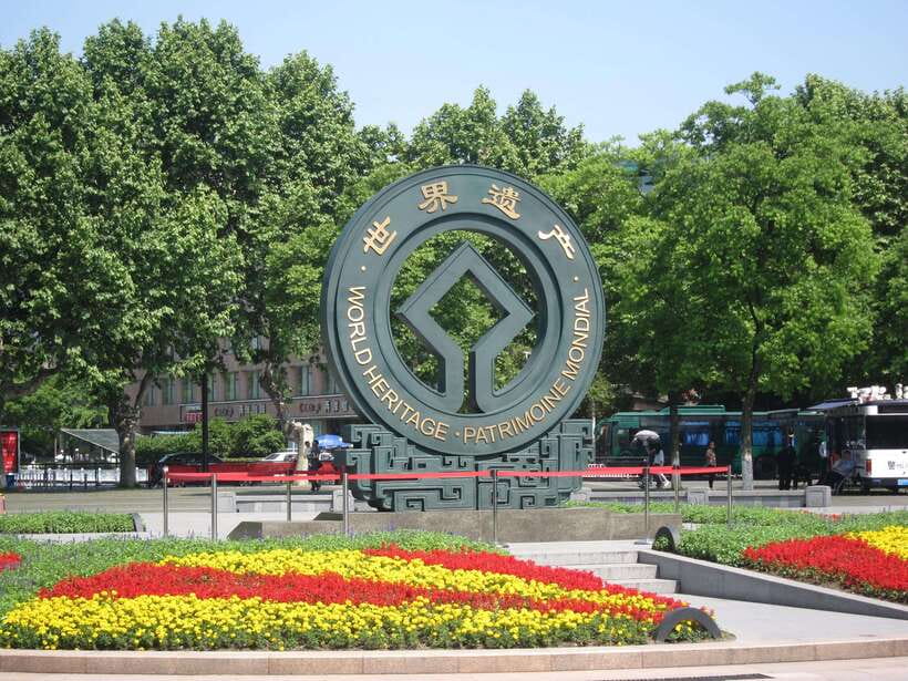 From Shanghai: Hangzhou Private Day Trip by Bullet Train - Fish Viewing at Flower Pond