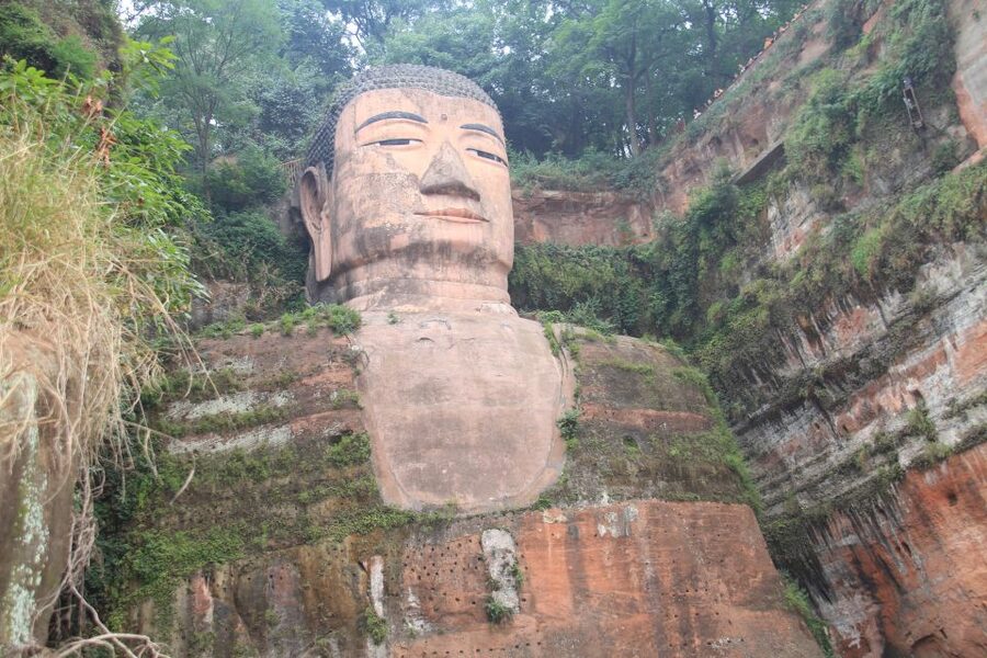 Full-Day Tour of Leshan's Giant Buddha from Chengdu - Lunch with the statue nearby