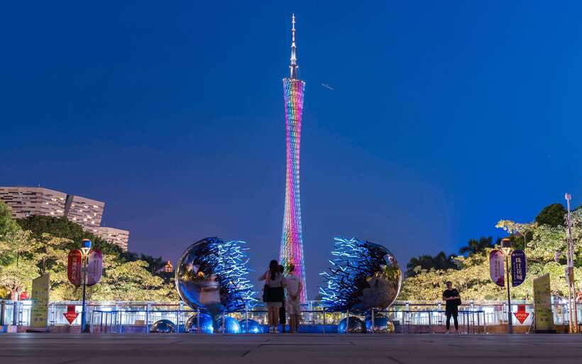 Guangzhou Full Day City Tour with Old and New Highlights - Yuexiu Park pairs local life with old monuments