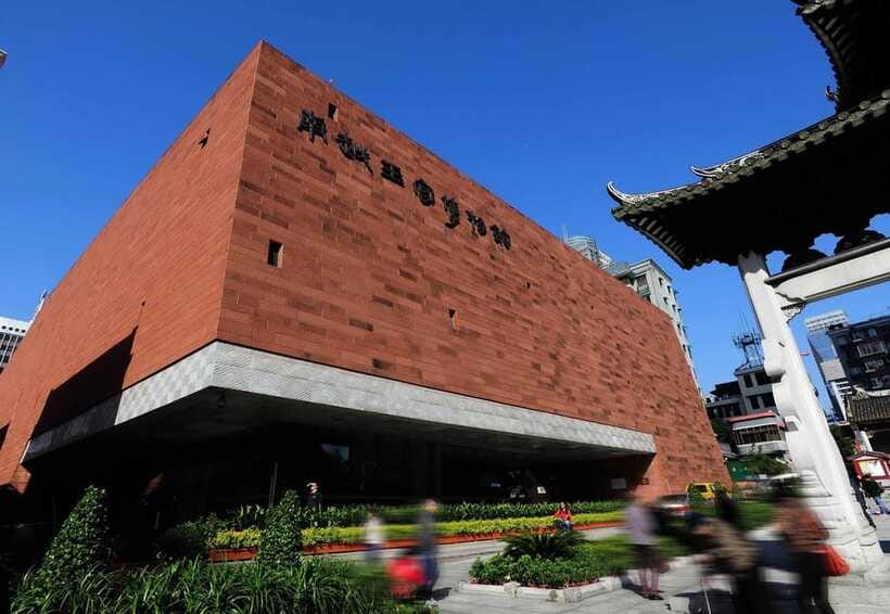 Guangzhou Full Day City Tour with Old and New Highlights - Huacheng shows the new Guangzhou