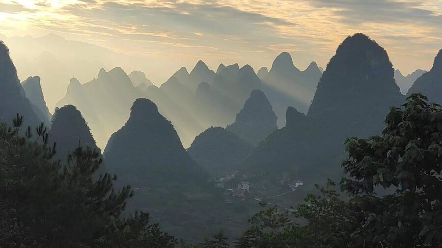 Guilin: Classic Private Full–Day Tour - Xingping lunch and the river’s famous curves