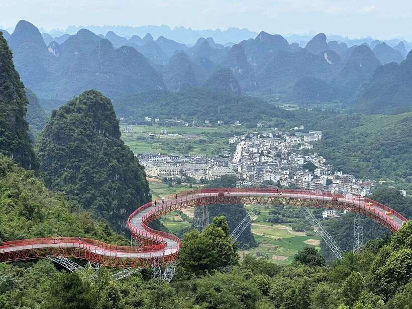 Guilin: Day tour of Longji Rice Terraces and Yangshuo - Cable cars, shuttle buses, and extra costs