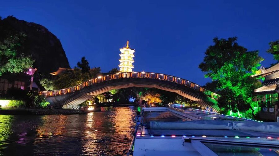 Guilin: Four Lakes Night Cruise with Round-trip Transfer - Four Lakes only or Four Lakes and Two Rivers?