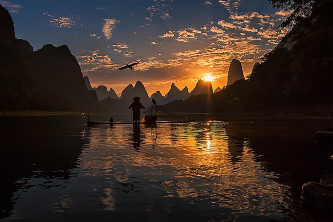 Half-day Xingping photographic Sunrise tour with the Fisherman - The traditional fisherman and cormorant method