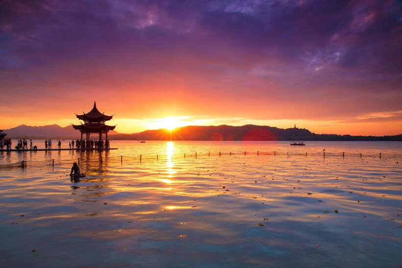 Hangzhou:Luxury West Lake Cruise+Santan Yinyue Island Ticket - Picking your return stop