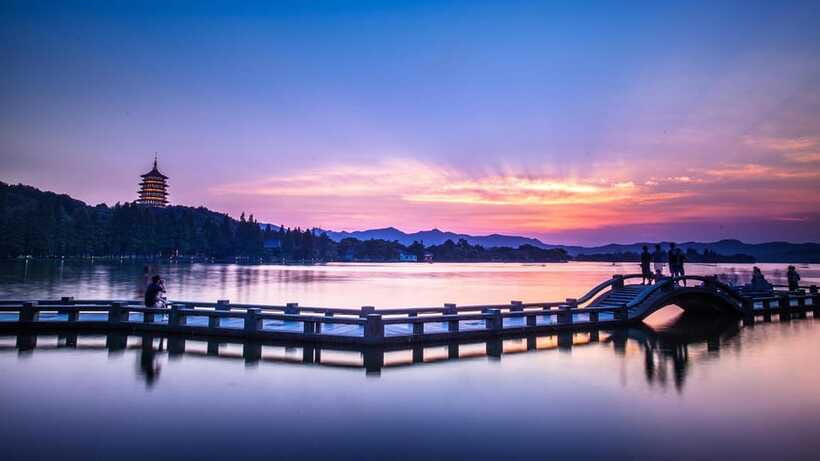 Hangzhou:Luxury West Lake Cruise+Santan Yinyue Island Ticket - Who should book this West Lake experience?