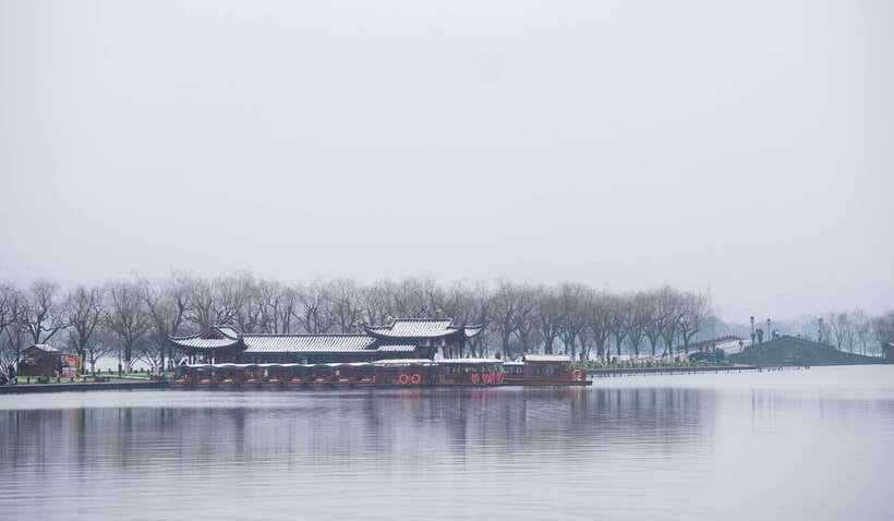 Hangzhou:Luxury West Lake Cruise+Santan Yinyue Island Ticket - Choosing your departure pier around West Lake