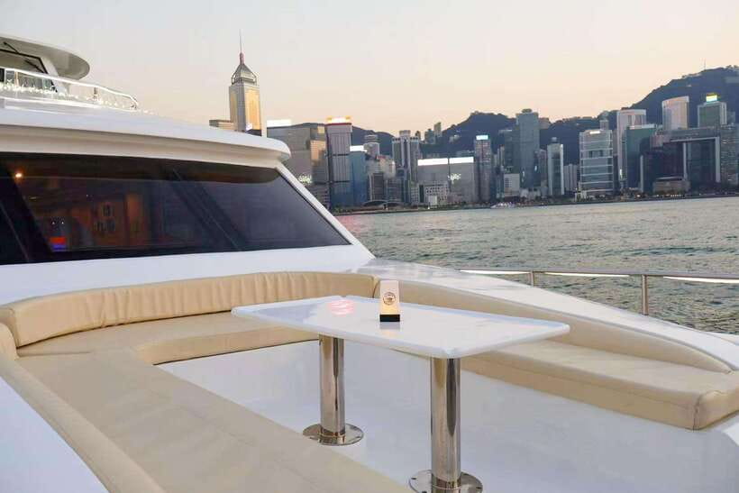 HK: Victoria Harbor Tour & Symphony of Lights (Free Drinks) - Choosing the right departure time