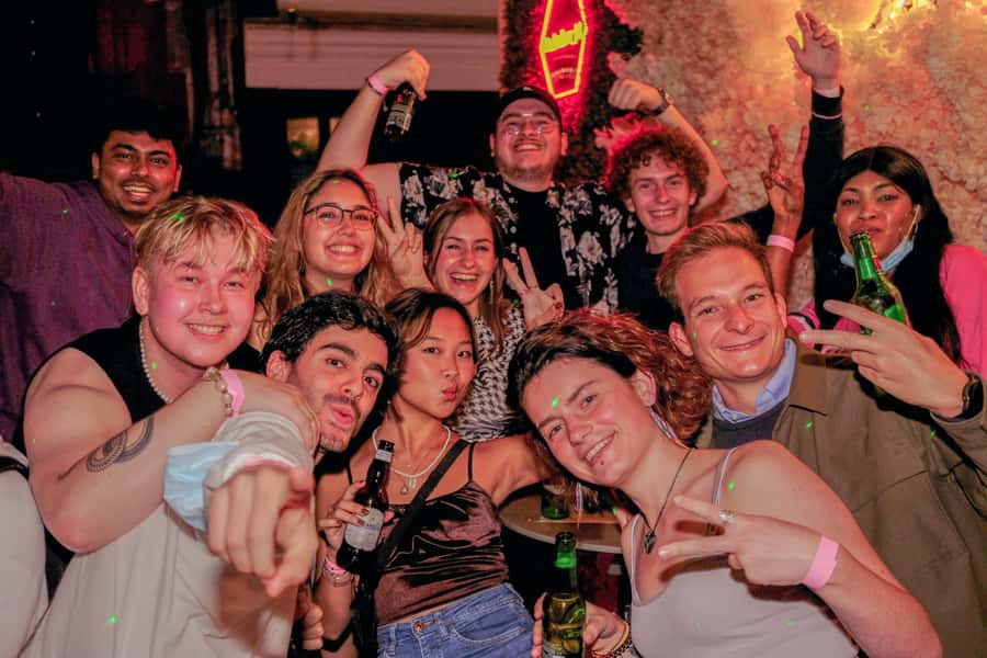 Hong Kong: 3-Hour Lan Kwai Fong Pub Crawl - Why Lan Kwai Fong works for a guided night out