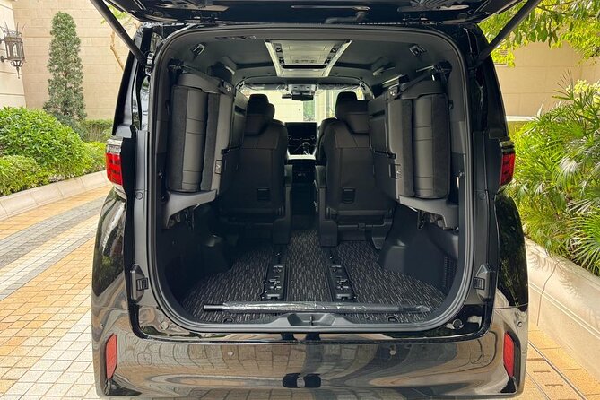 Hong Kong Airport Transfer Luxury MPV - What the MPV Is Like for Six People