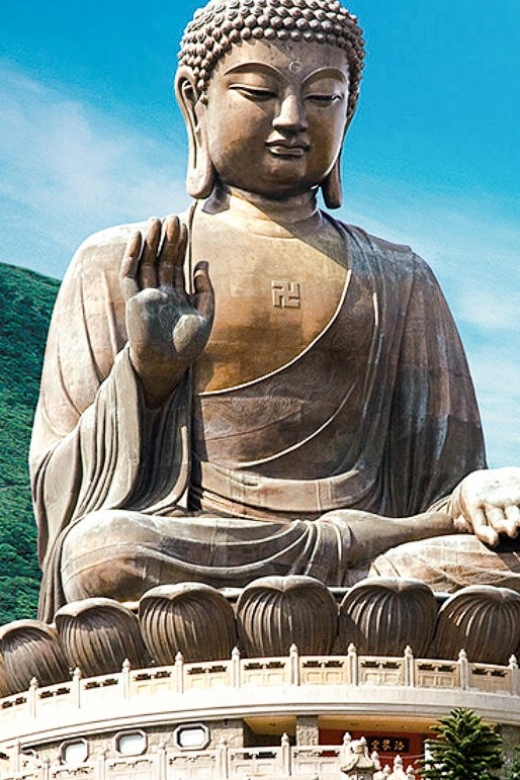 Hong Kong: Big Buddha Tour & Skip-the-Line NP360 Cable Car - Meeting your guide at Ngong Ping Village
