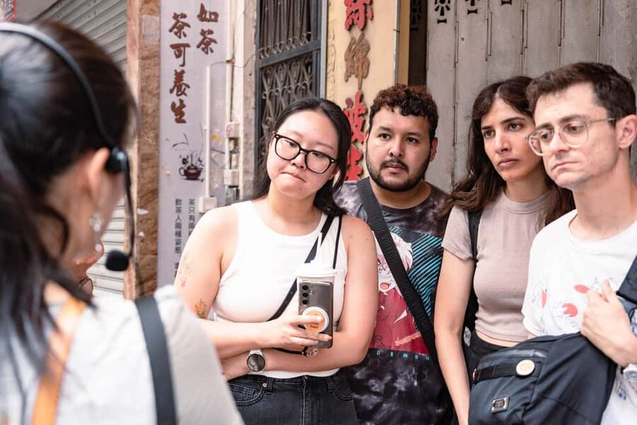 Hong Kong: Dark Side of Hong Kong Caged Homes Walking Tour - Which guide and group experience should you expect?