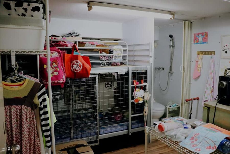 Hong Kong: Dark Side of Hong Kong Caged Homes Walking Tour - Mong Kok and the mathematics of tiny homes