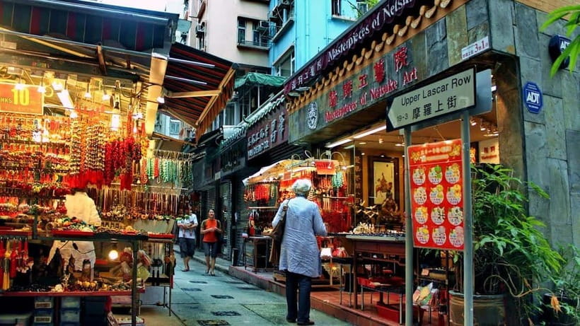 Hong Kong Day Tour: Priority Peak Tram, City Walk & Dim Sum - Meeting points, timing, and practical preparation