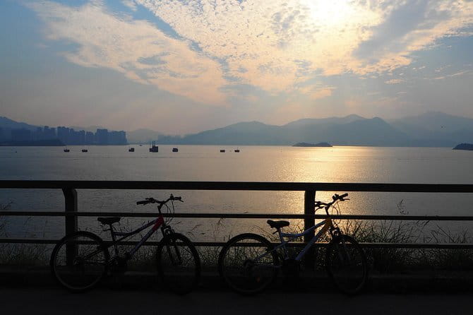 Hong Kong Half-Day Private Walking Tour with a Local Guide - Victoria Peak and the question of time