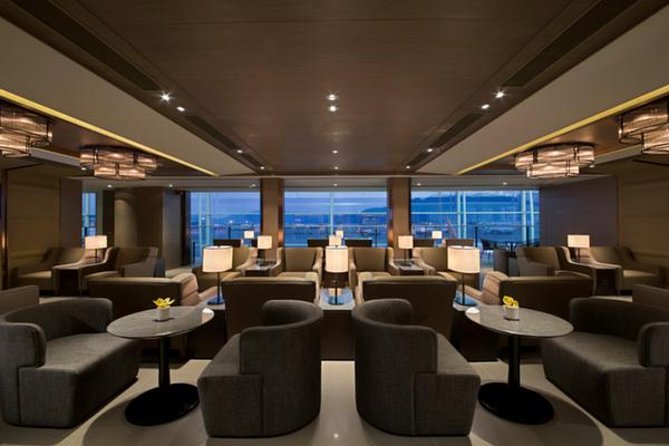 Hong Kong International Airport Plaza Premium Lounge Access - Choosing arrivals or departures at Hong Kong Airport