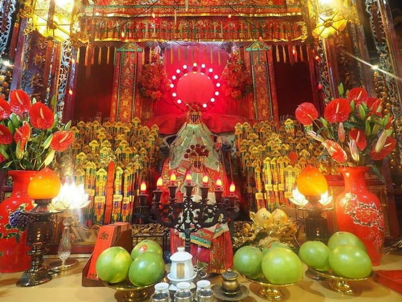 Hong Kong: Lantau VIP Priority Cable Car, Big Buddha & Tai O - The food choice and the clock