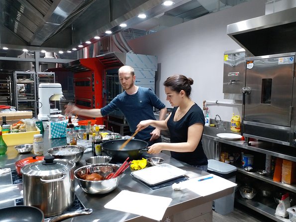 Hong Kong Market Walking Tour & Chinese Cooking Class - Cooking Three Chinese Dishes in a Professional Kitchen