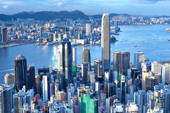 Hong Kong : Must-See Attractions Walking Tour With A Guide - Seeing SoHo beyond the restaurant signs