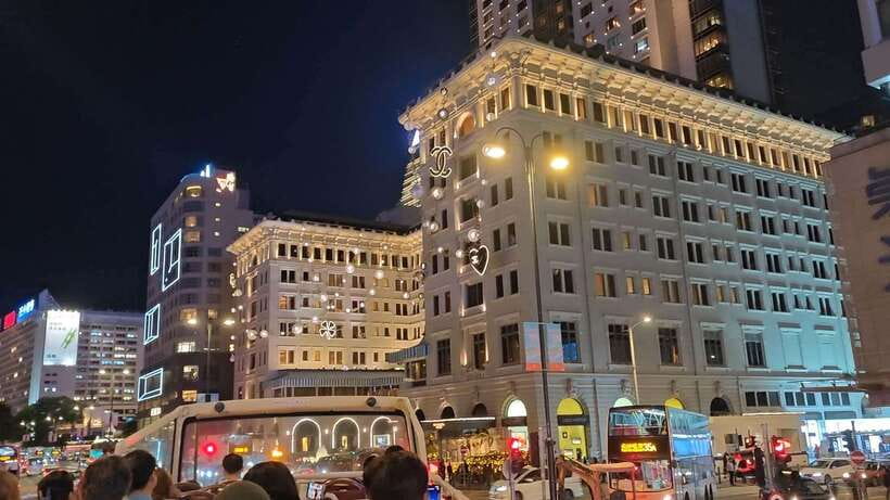 Hong Kong: Panoramic Night Tour of Kowloon by Open-top Bus - What the nine-language audio adds