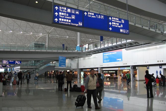 Hong Kong Private Arrival Transfer Driver Meet and Greet: Airport to Hotel - Inside the six-seat Toyota Alphard