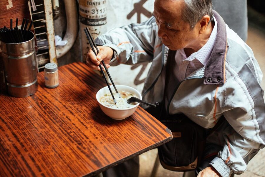 Hong Kong: Private Food Tour with 10 Tastings - Dim sum with a local-food lesson