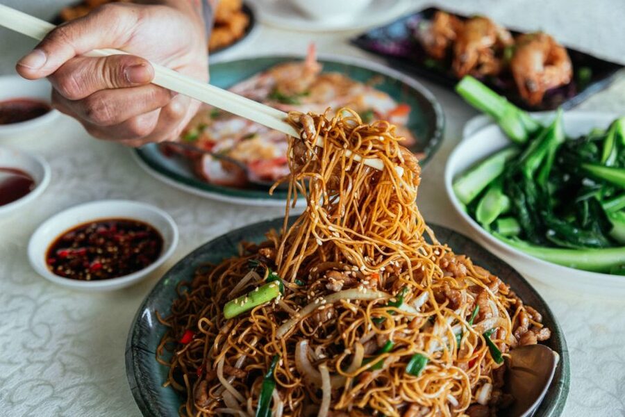 Hong Kong: Private Food Tour with 10 Tastings - Walking through the Central Escalator area