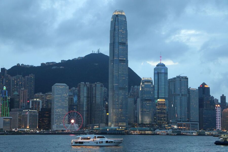 Hong Kong: Private Tour with a Local Guide - What the guides add to the day