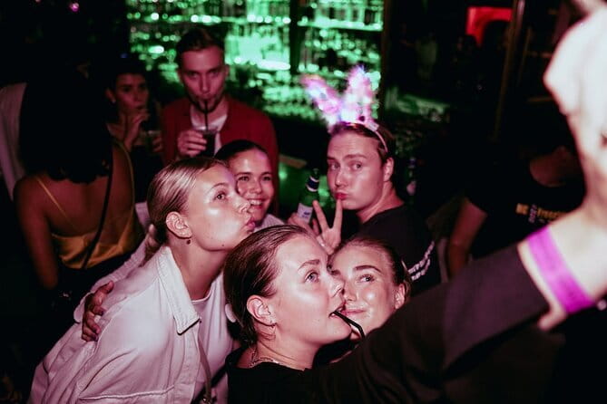 Hong Kong Pub Crawl at Lan Kwai Fong (LKF) - A three-hour crawl, with one timing detail to check