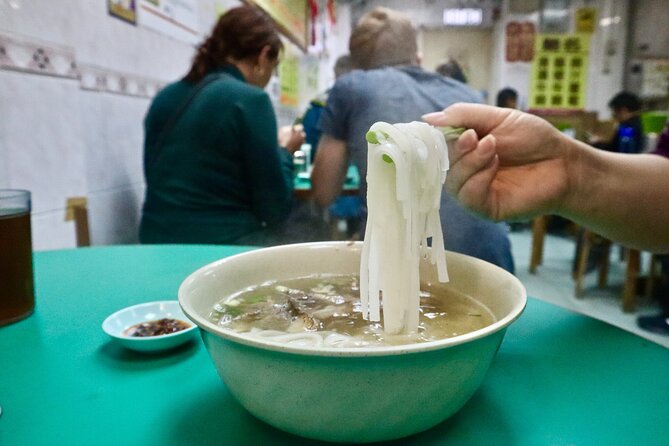 Hong Kong's Tin Hau Hidden Eats Food Tour with 7+ Local Tastings - What the guide adds to the food