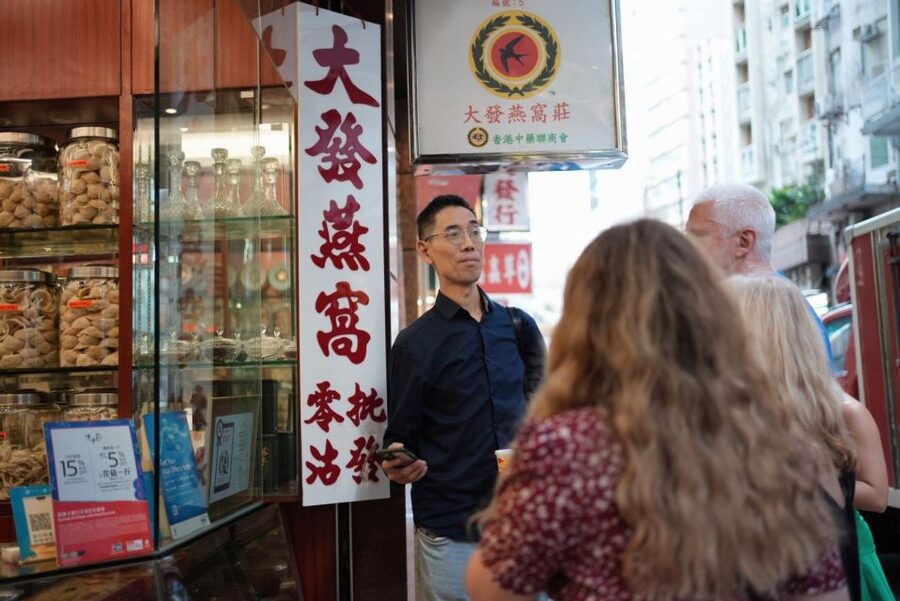 Hong Kong: Street Food Tour with Locals - Dim Sum and Wonton - From Sheung Wan to Queen’s Road Central