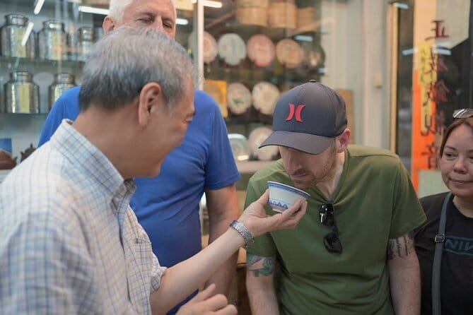 Hong Kong Street Food Tour with Locals - Dim Sum, Wonton & more - Why this food walk works as a Hong Kong introduction